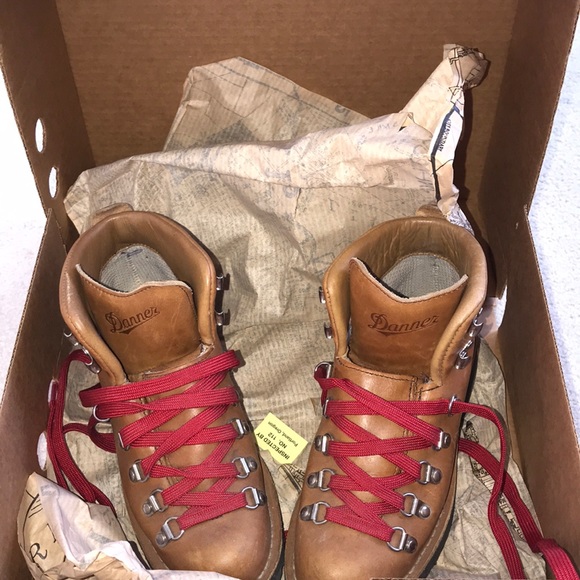 Danner Mountain Light Cascade Boots - Picture 8 of 14